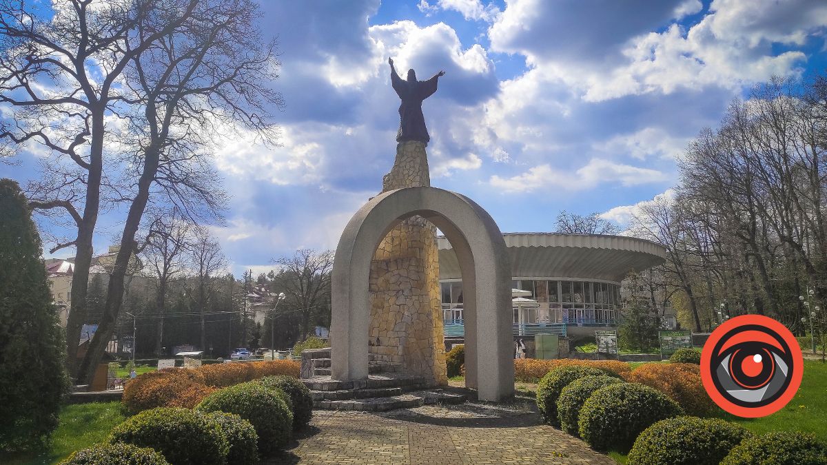 Болюче питання: як виглядають парки Коломиї та Моршина 9