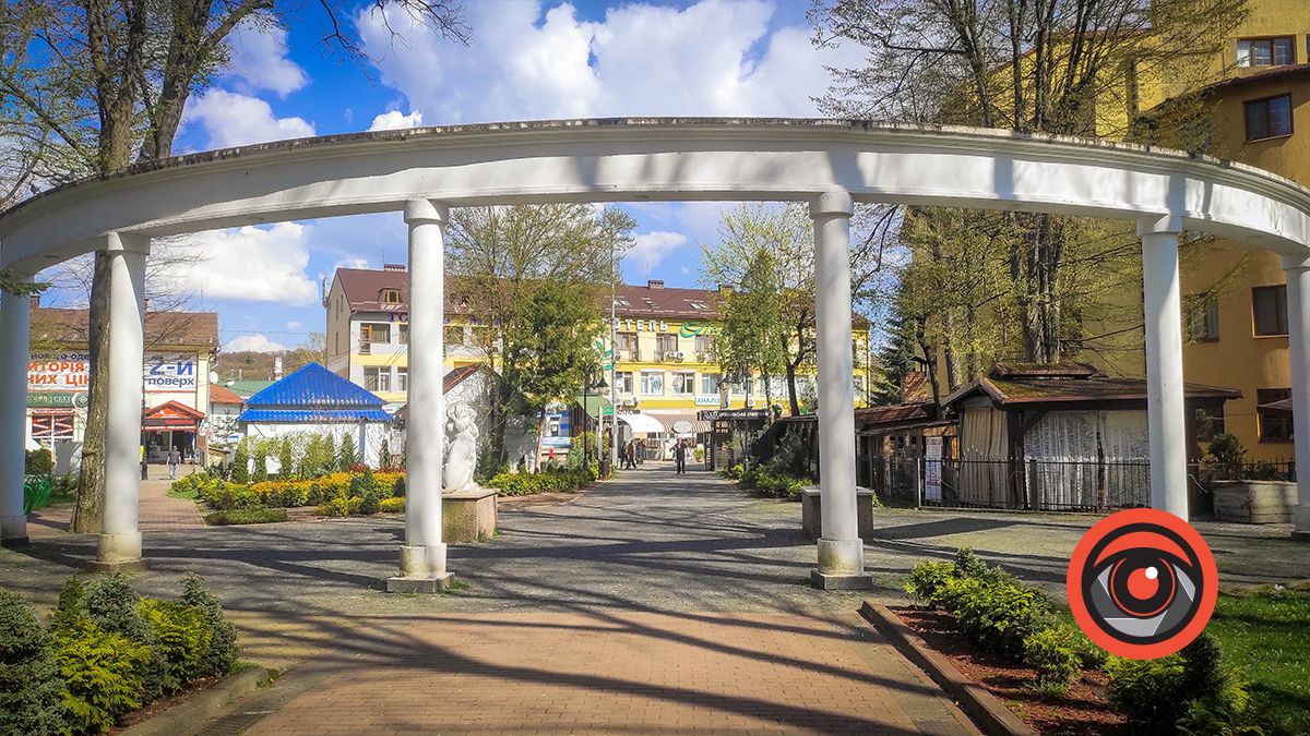 Болюче питання: як виглядають парки Коломиї та Моршина 12