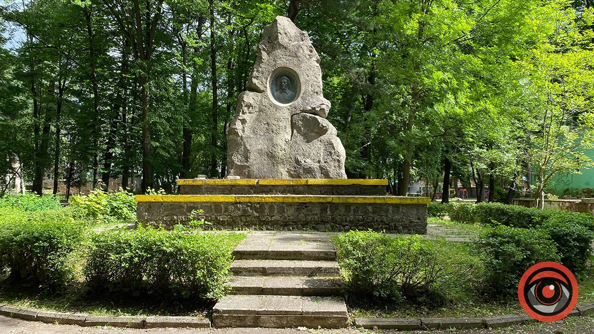 пам'ятник Міцкевичу в парку Коломиї