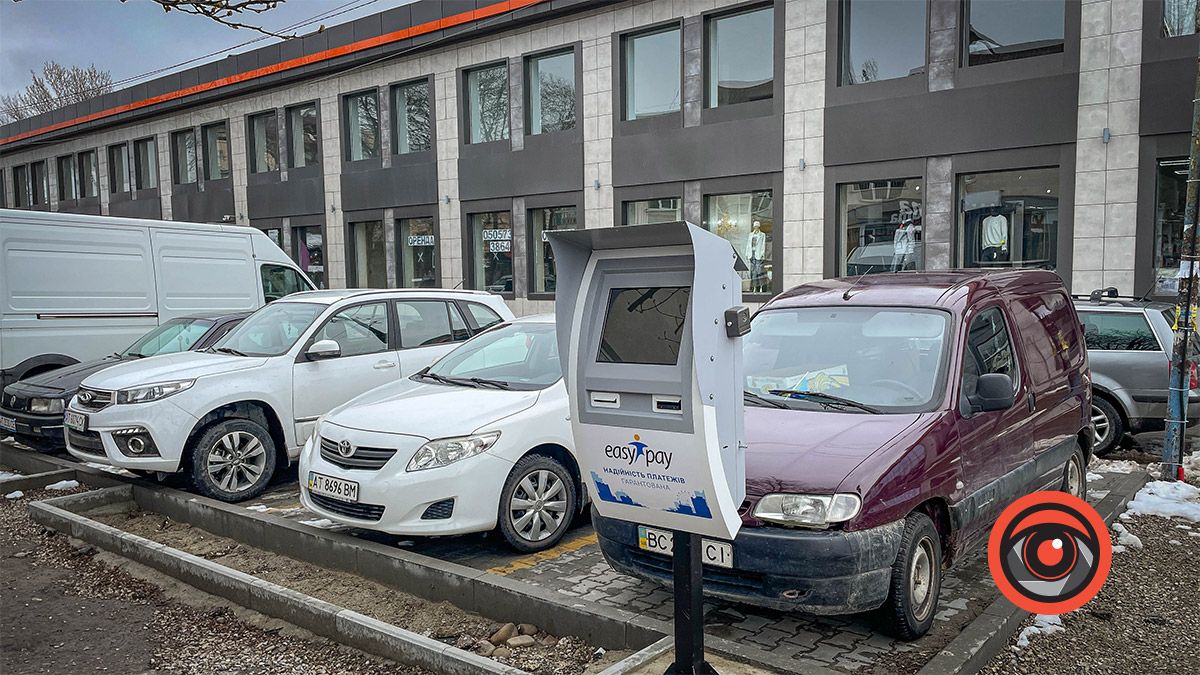 Платні парковки проти тротуарів: в чому небезпека для пішоходів на вул. Шухевича в Коломиї 8