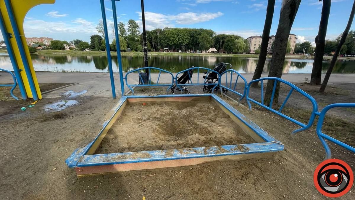 Що не так з дитячими майданчиками в Коломийській громаді 3