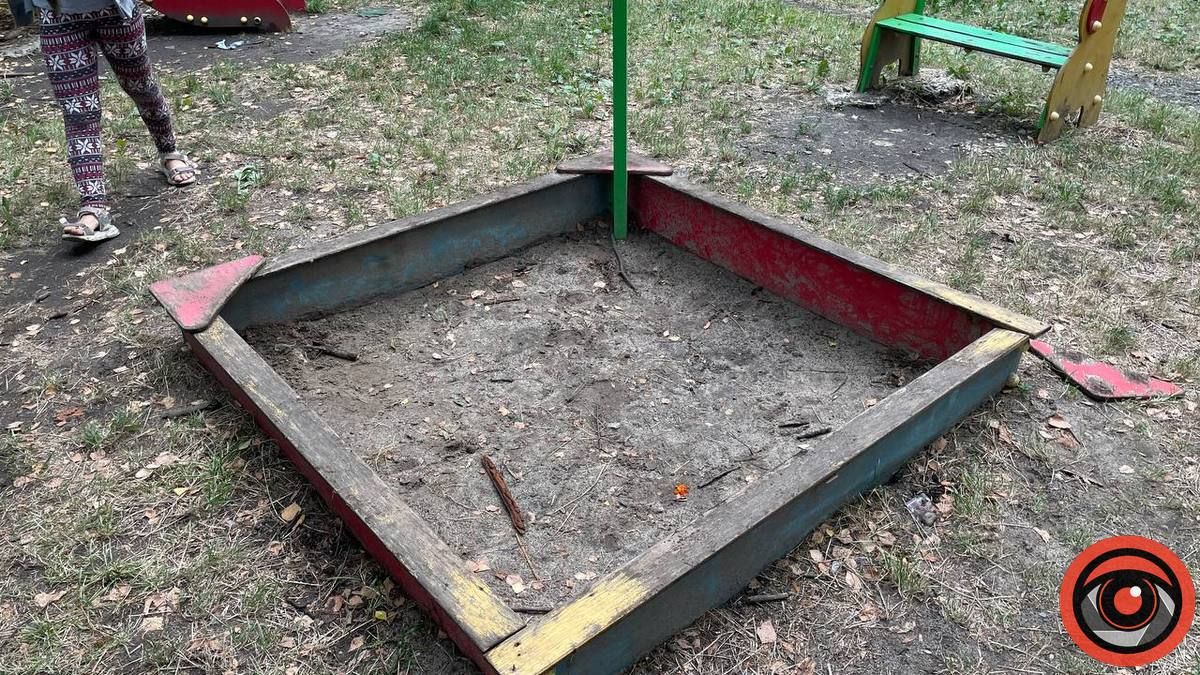 Що не так з дитячими майданчиками в Коломийській громаді 8