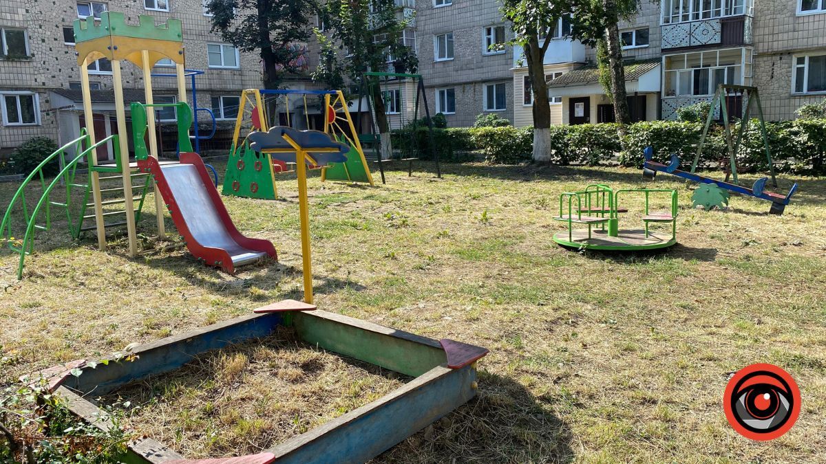 Що не так з дитячими майданчиками в Коломийській громаді 10