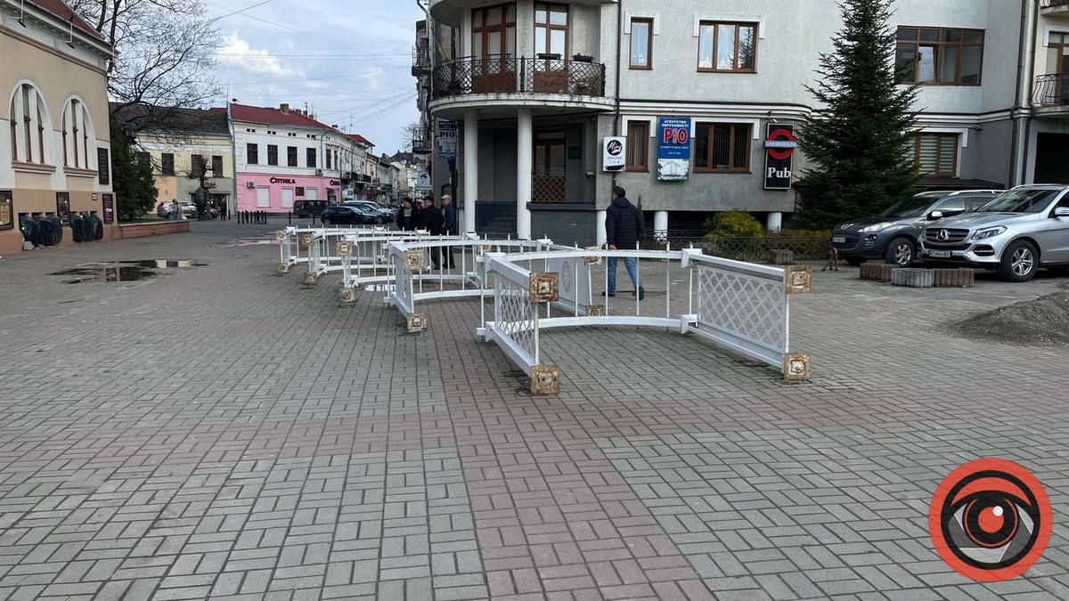 На Вічевому Майдані в Коломиї демонтували арки 3