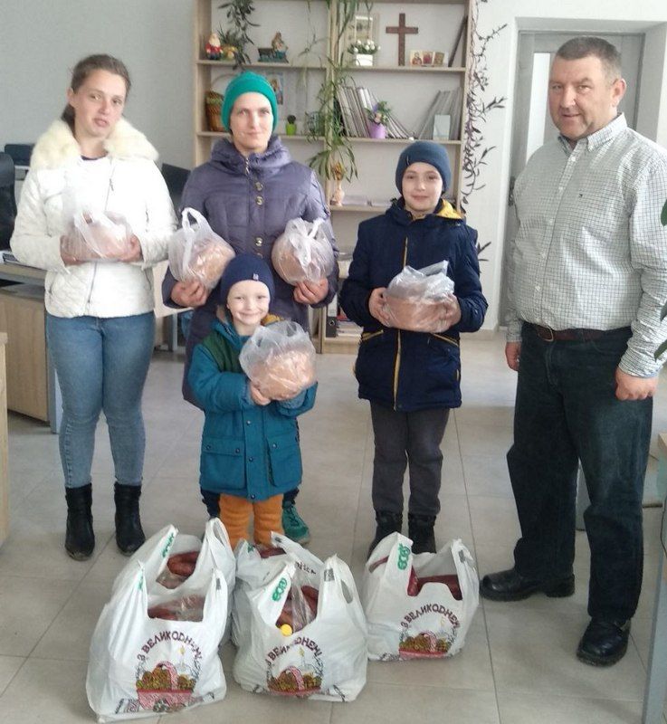 Діти-пільговики з Печеніжинської громади отримати продукти до свята 1