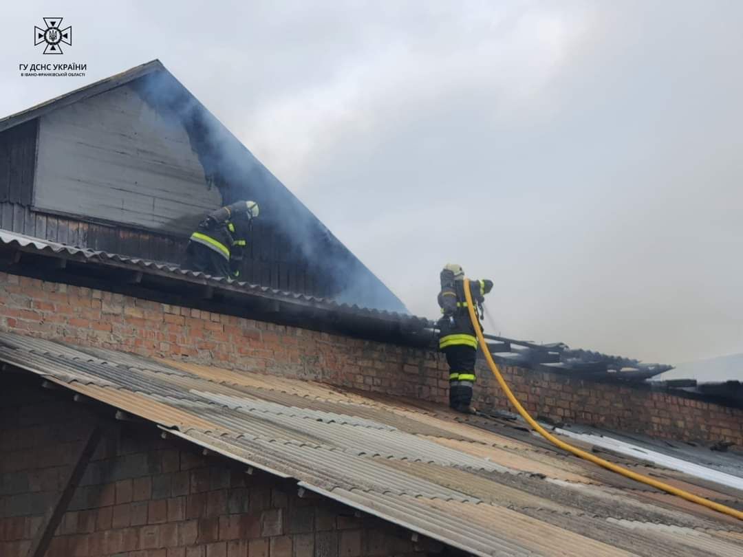 У Снятині спалахнула пожежа на заводі 1