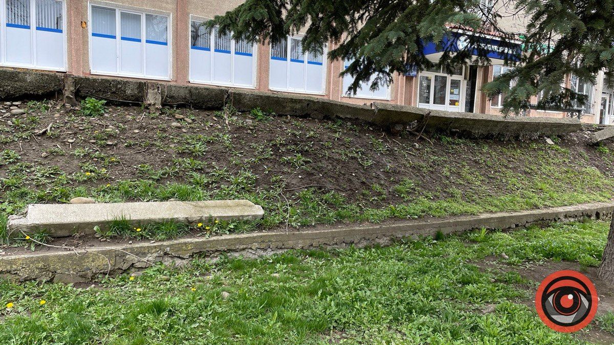 На вул. Січових Стрільців руйнується підвищення багатоповерхівки 5