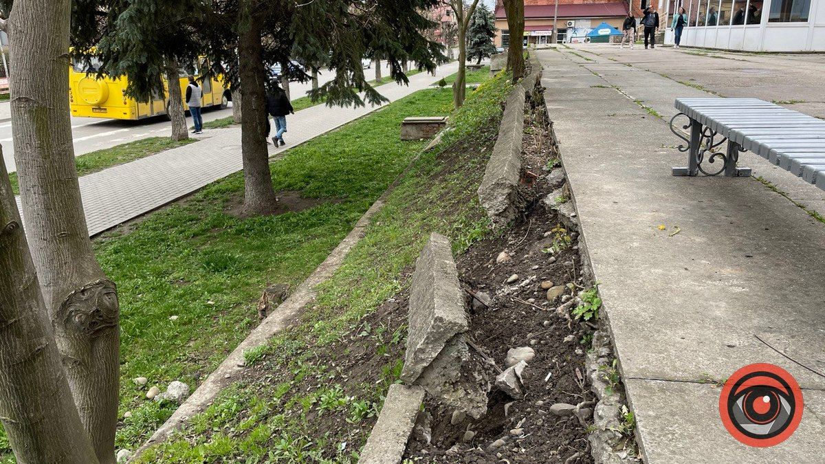 На вул. Січових Стрільців руйнується підвищення багатоповерхівки 4