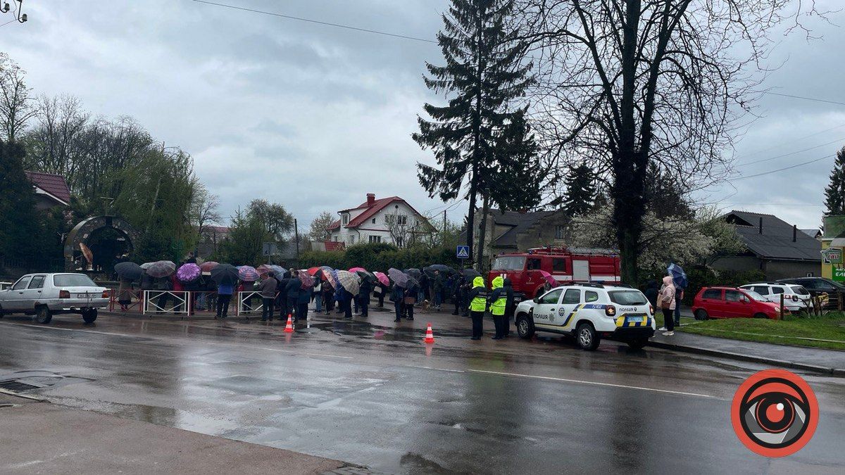 В річницю Чорнобильської трагедії коломияни зібрались біля меморіалу жертвам аварії 5
