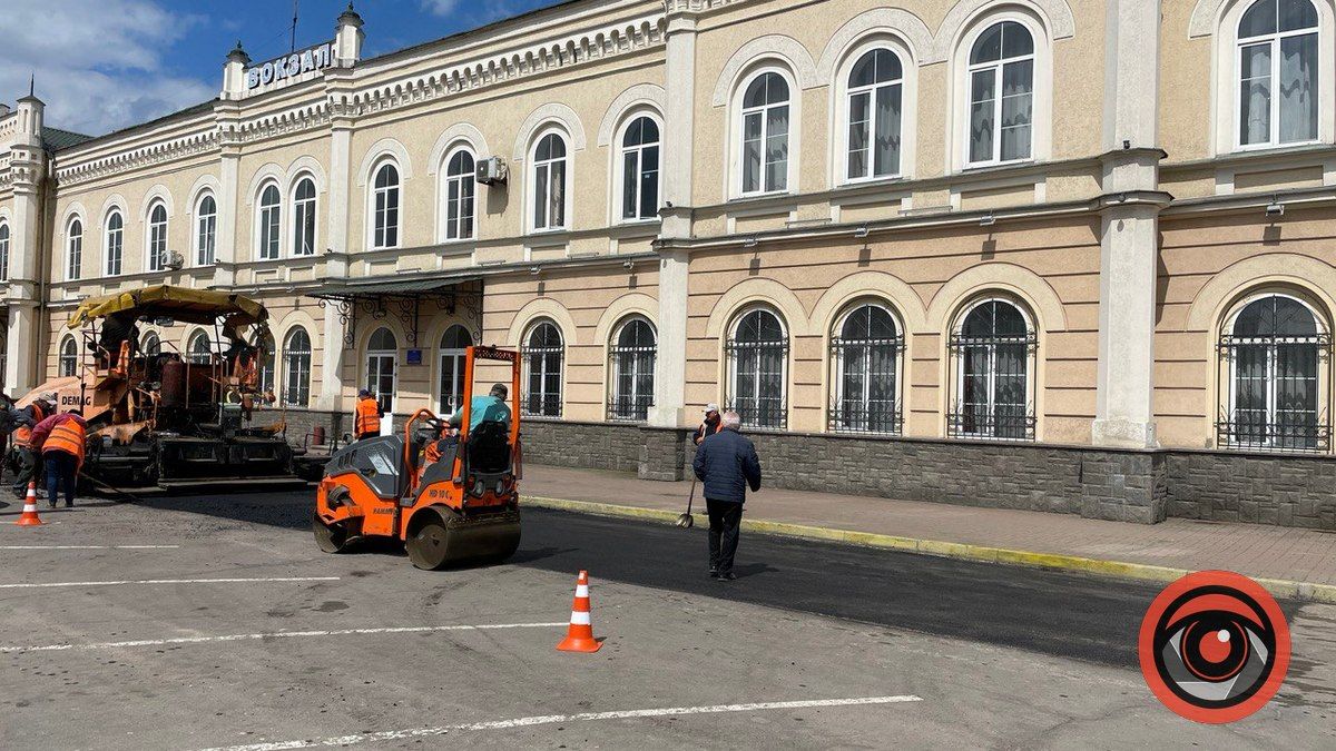 У Коломиї ремонтують Привокзальну площу 1