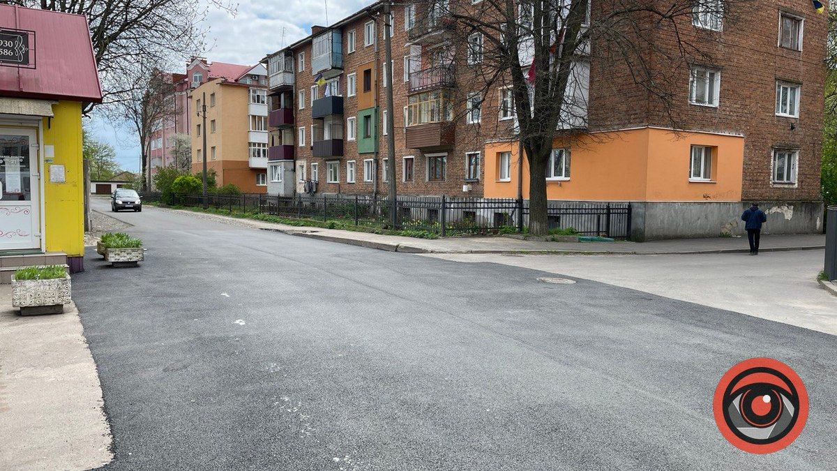 У Коломиї ремонтують Привокзальну площу 4