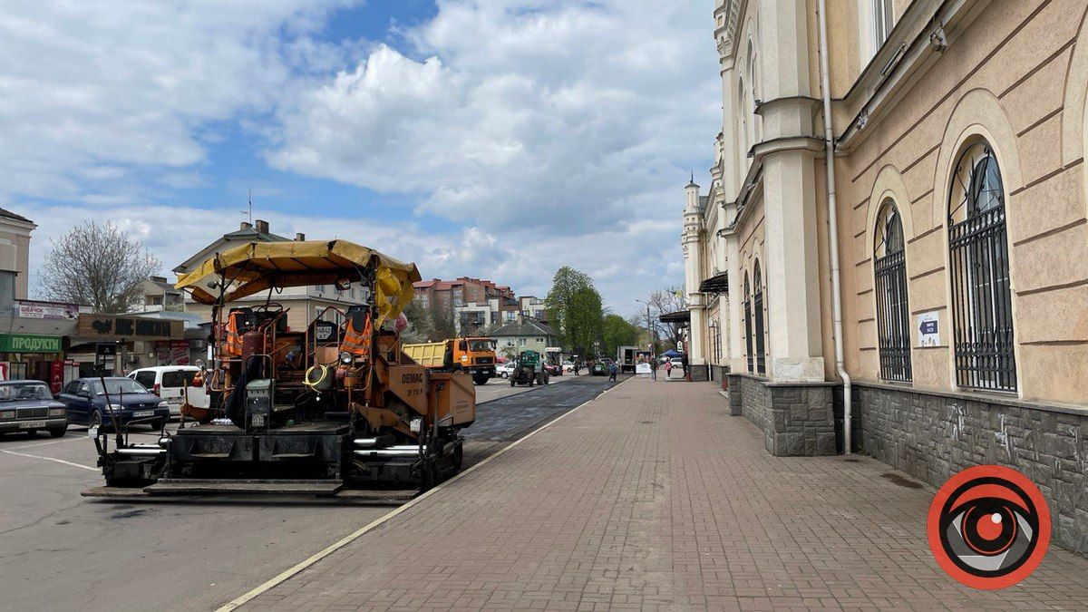 У Коломиї ремонтують Привокзальну площу 2