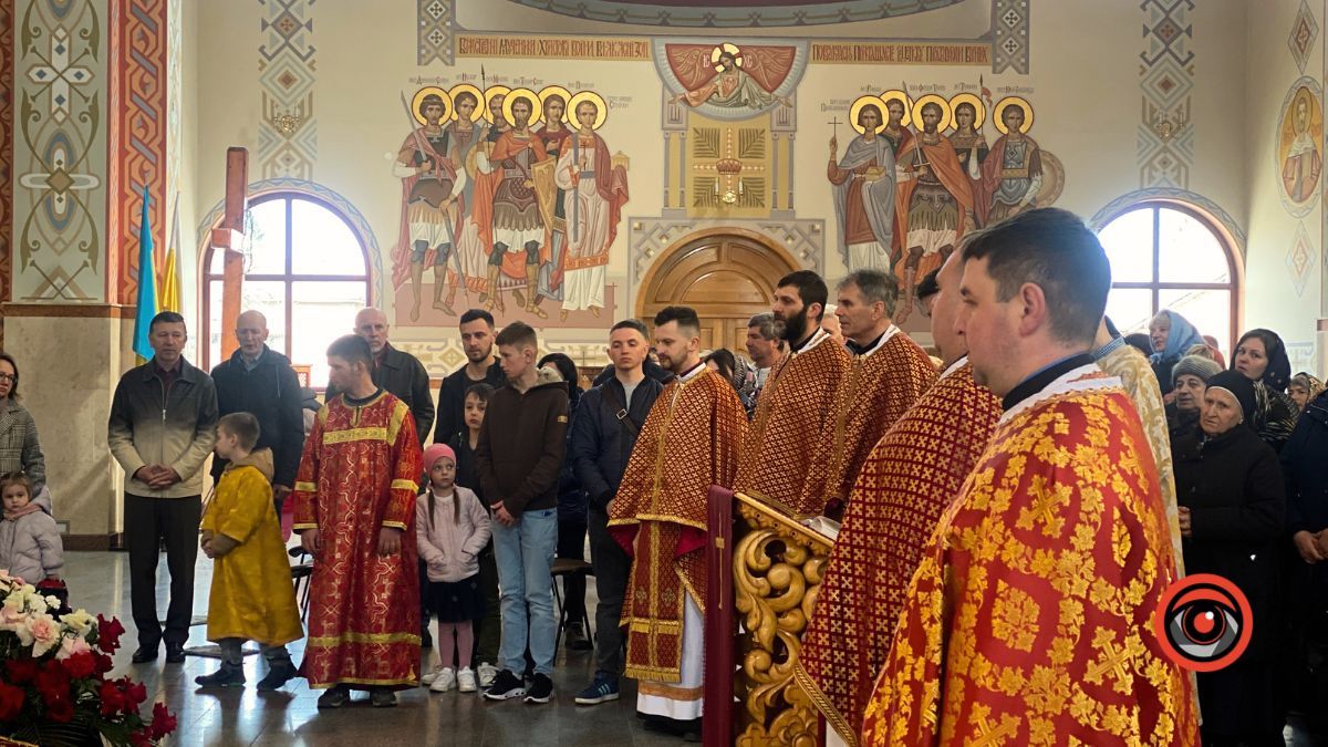 Виставлення святої Плащаниці у Катедральному соборі в Коломиї | Фоторепортаж 17