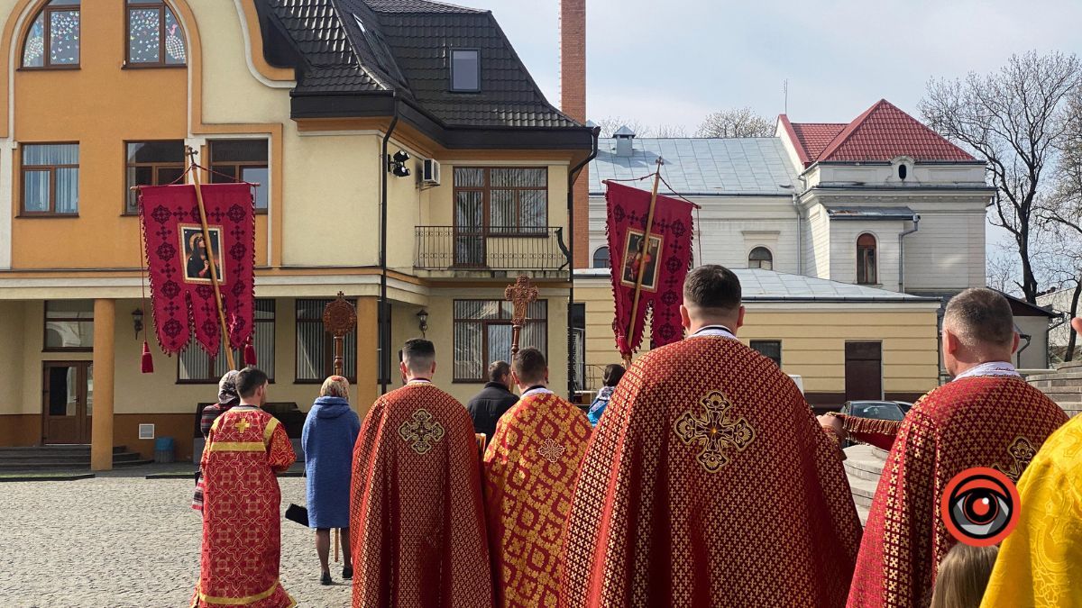 Виставлення святої Плащаниці у Катедральному соборі в Коломиї | Фоторепортаж 9