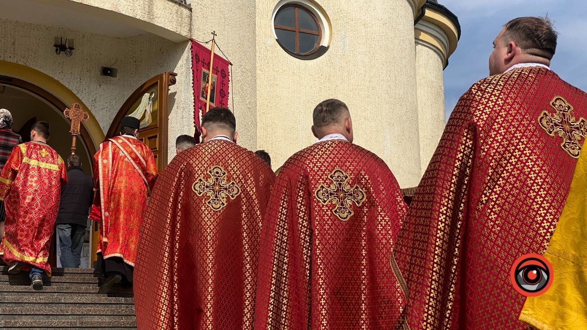 Виставлення святої Плащаниці у Катедральному соборі в Коломиї | Фоторепортаж 10