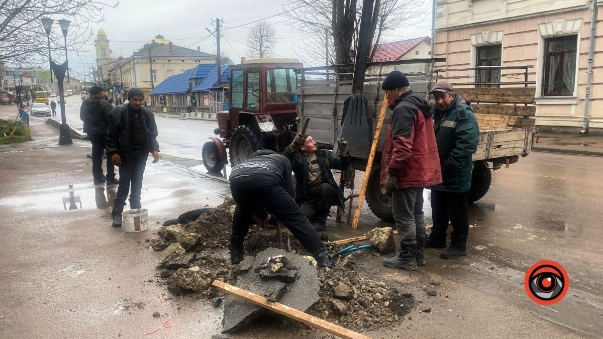 На проспекті Грушевського ліквідовують наслідки ДТП 1