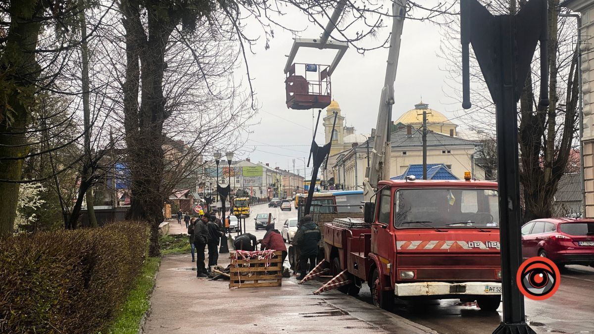На проспекті Грушевського ліквідовують наслідки ДТП