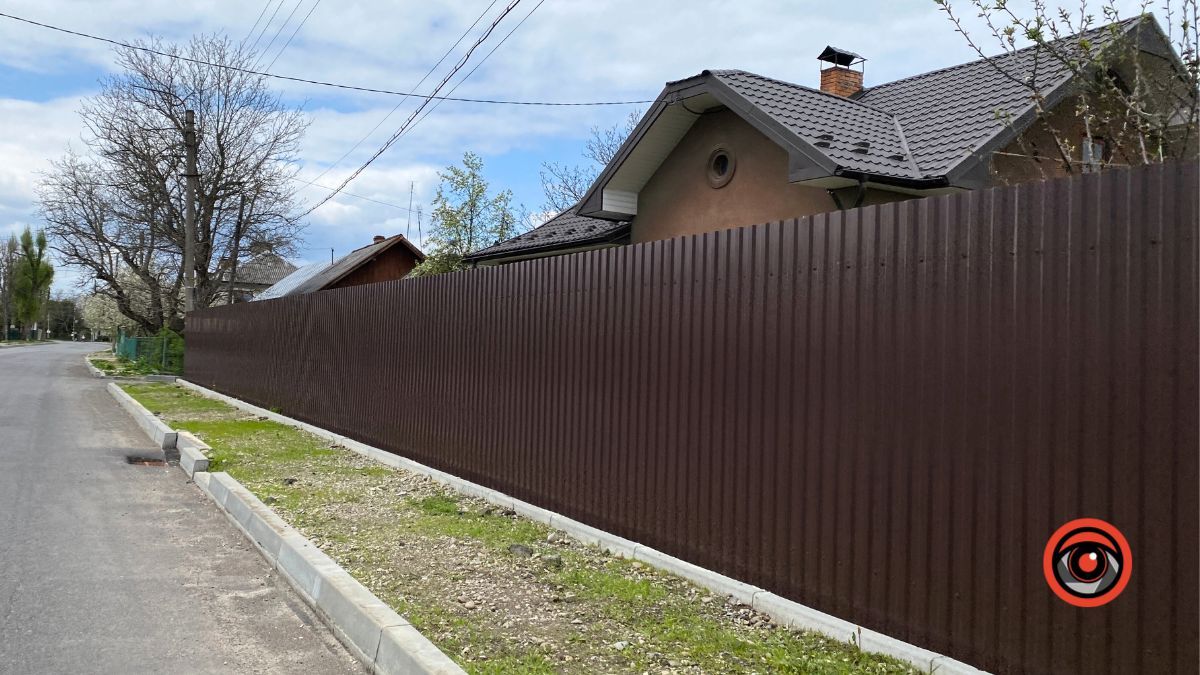 На вулиці Старицького у Коломиї відсутній тротуар 5