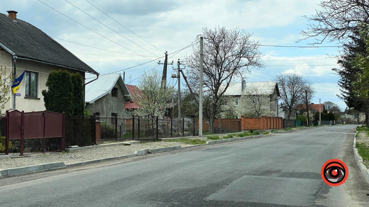 На вулиці Старицького у Коломиї відсутній тротуар 7