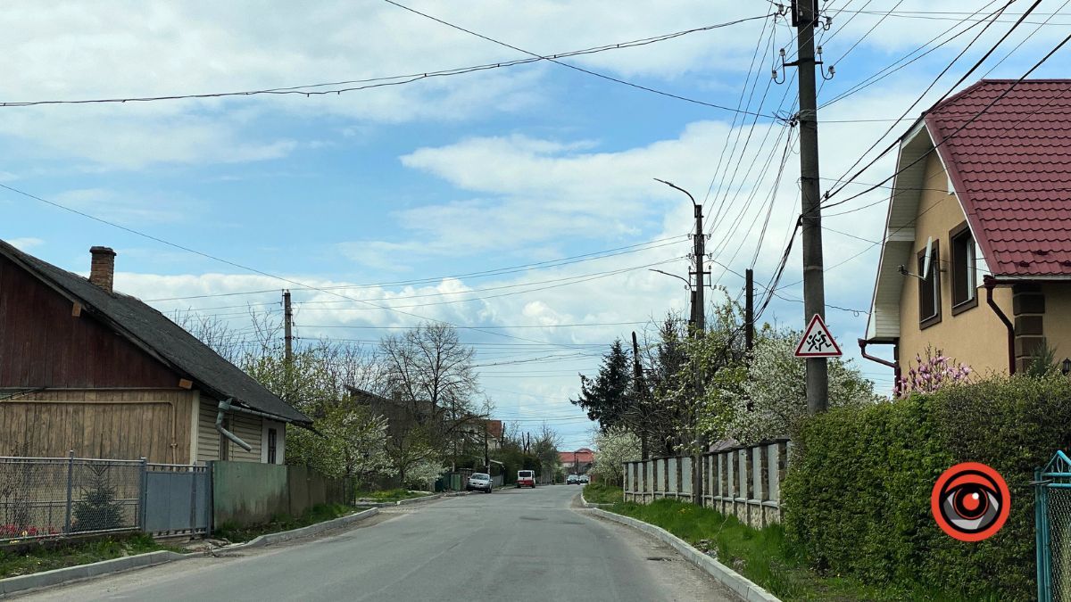 На вулиці Старицького у Коломиї відсутній тротуар 1