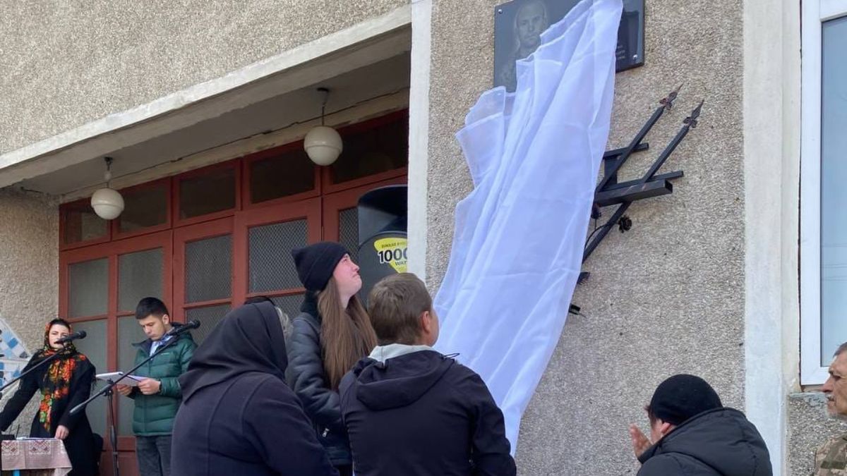 На Городенківщині відкрили меморіальну дошку Герою Любомиру Яремейчуку 2