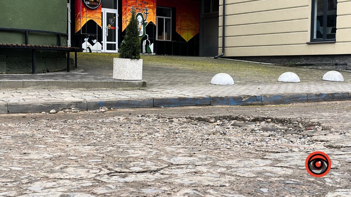 Обережно, не погубіть колеса: вулиця Валова у Коломиї потребує ремонту 9