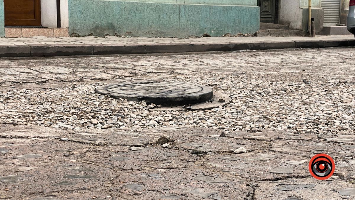 Обережно, не погубіть колеса: вулиця Валова у Коломиї потребує ремонту 4