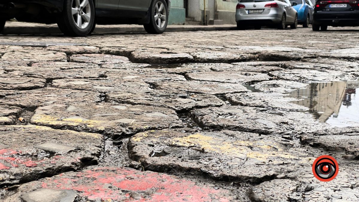 Обережно, не погубіть колеса: вулиця Валова у Коломиї потребує ремонту 3