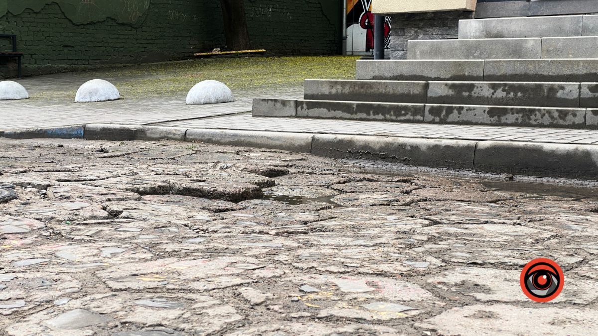 Обережно, не погубіть колеса: вулиця Валова у Коломиї потребує ремонту 2