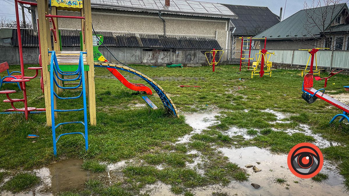 Що не так з дитячими майданчиками в Коломийській громаді 7