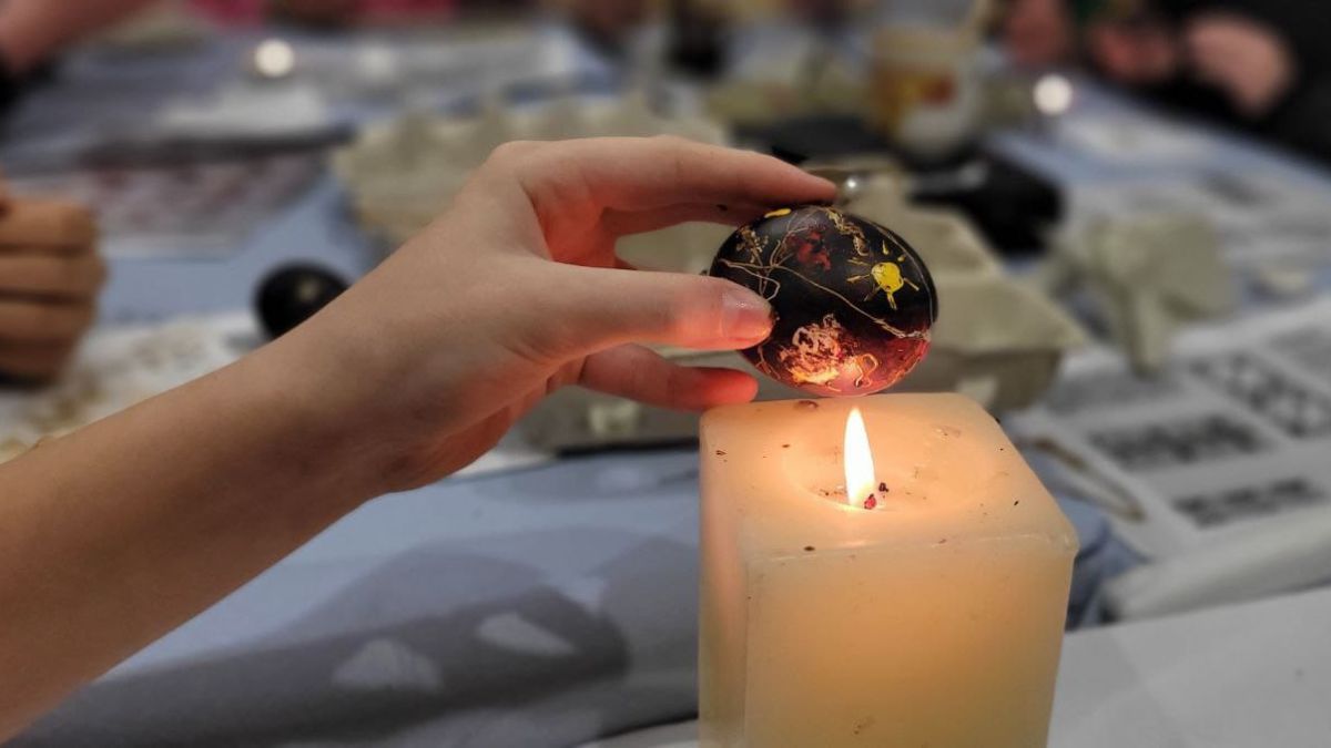 Як у Народному домі писанки розписували 4