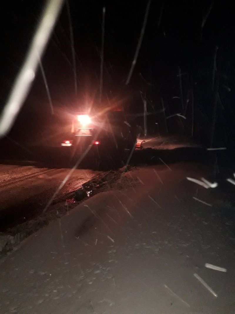 Як в Коломиї чистять дороги і тротуари від снігу 6 квітня 2