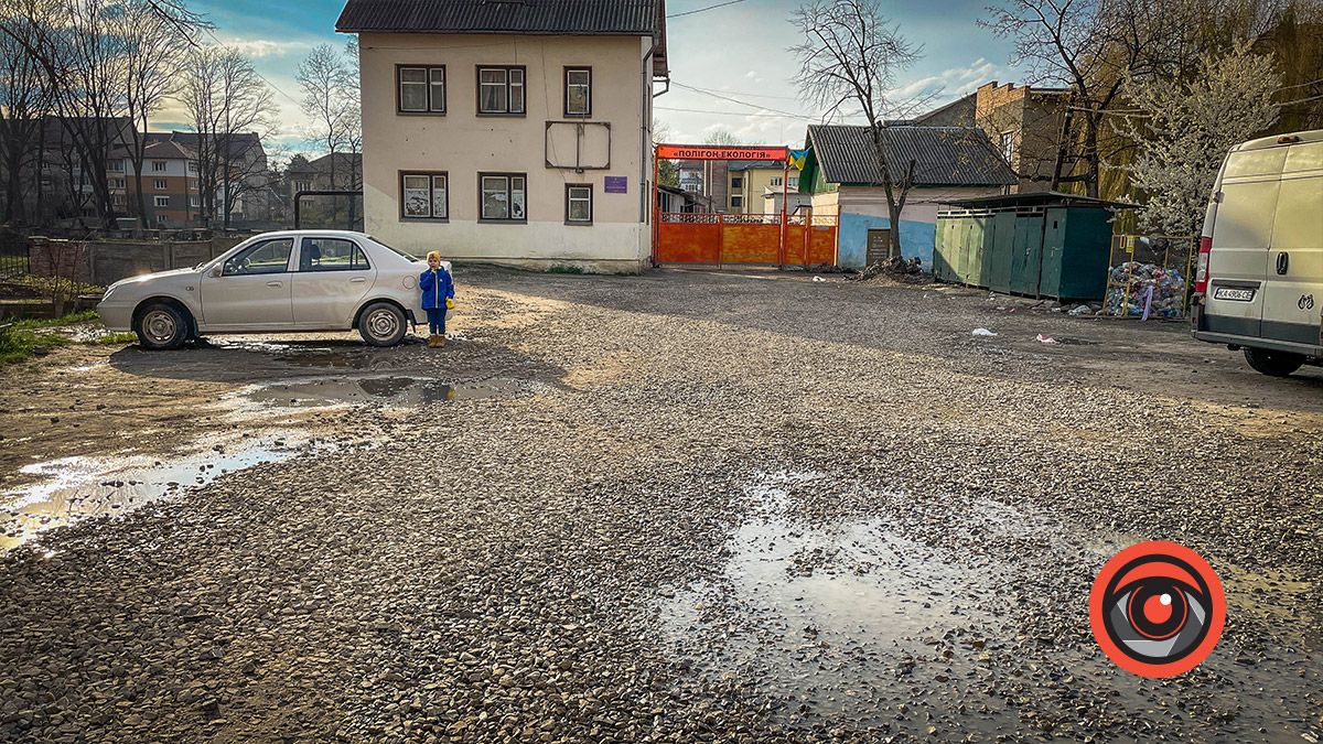 Повз кладовище по теплотрасі: дивацький, але популярний прохід у Коломиї 1