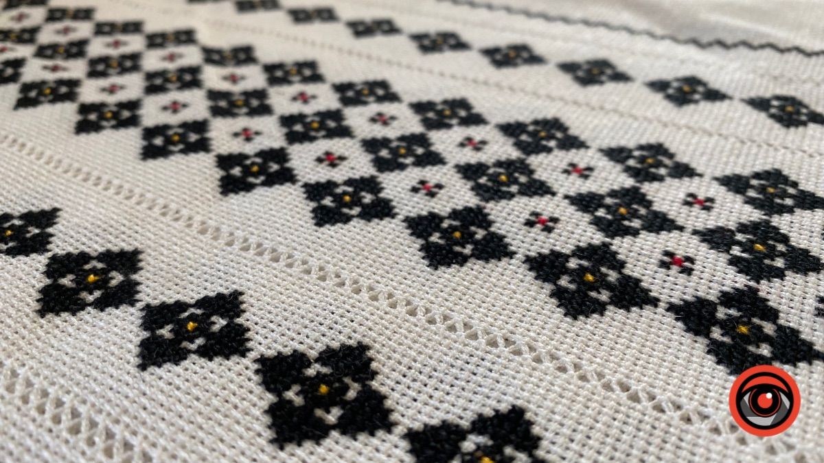 Давня вишивка у Святомихайлівському соборі 10