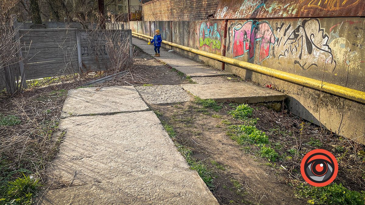 Повз кладовище по теплотрасі: дивацький, але популярний прохід у Коломиї 2