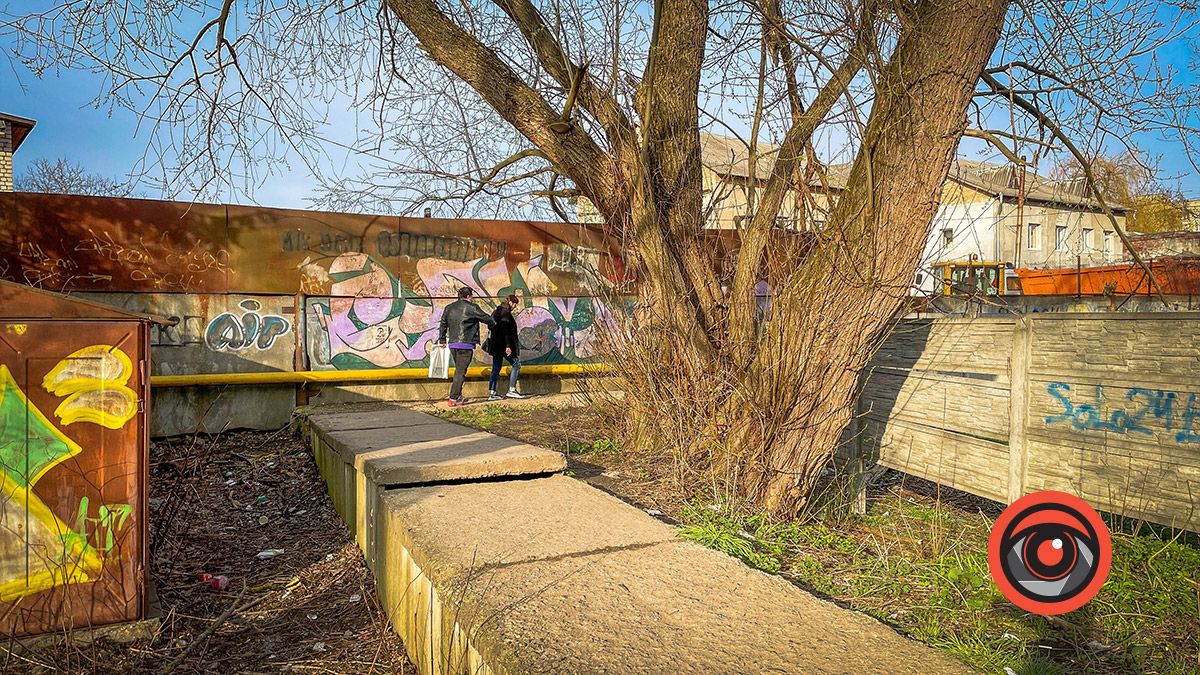 Повз кладовище по теплотрасі: дивацький, але популярний прохід у Коломиї 6