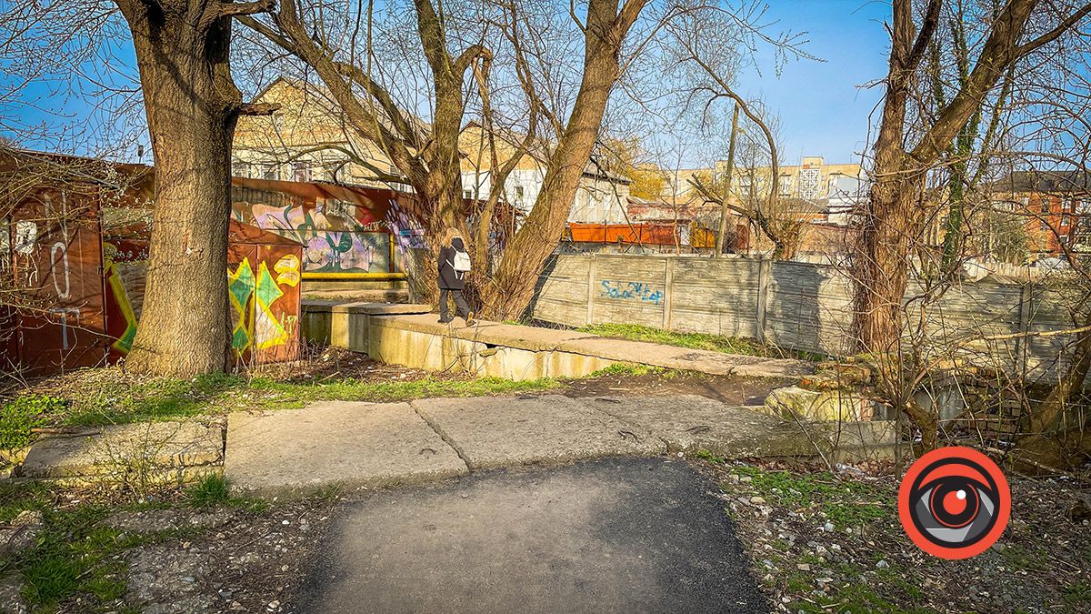 Повз кладовище по теплотрасі: дивацький, але популярний прохід у Коломиї 8
