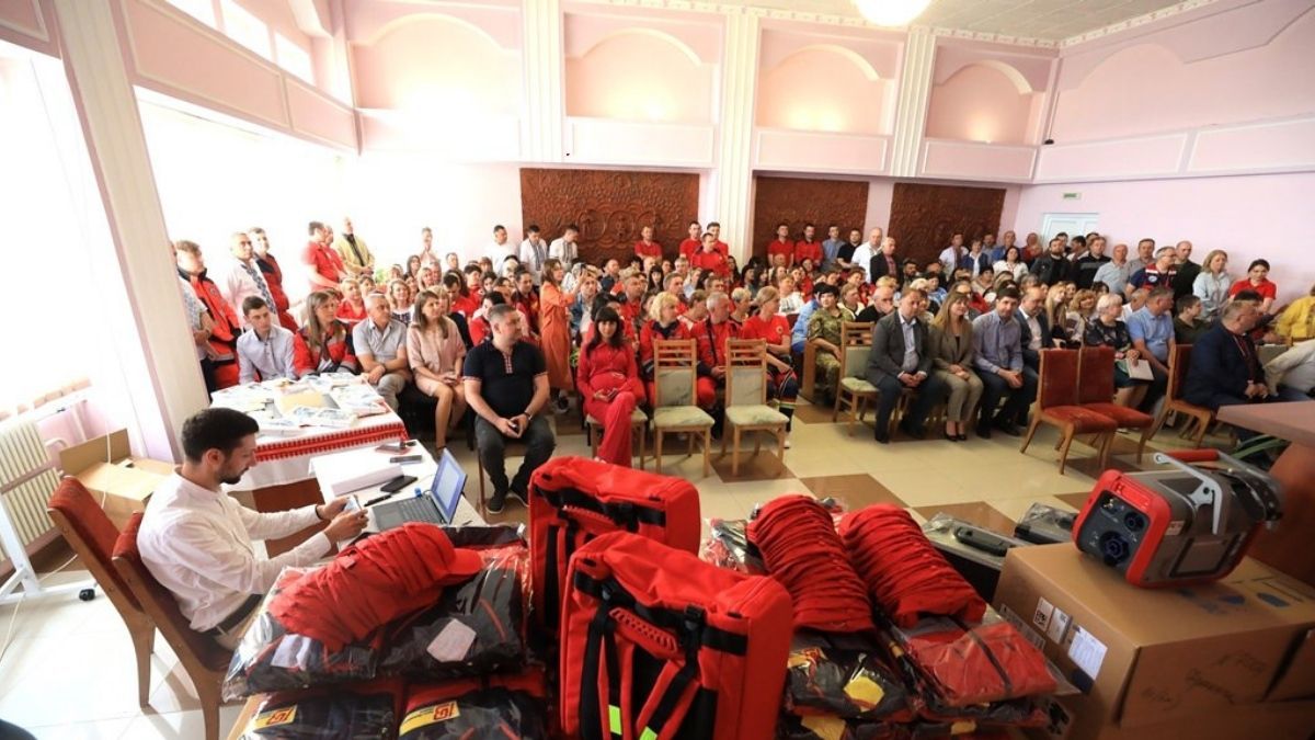 9 громад Прикарпаття отримали карети швидкої допомоги 1