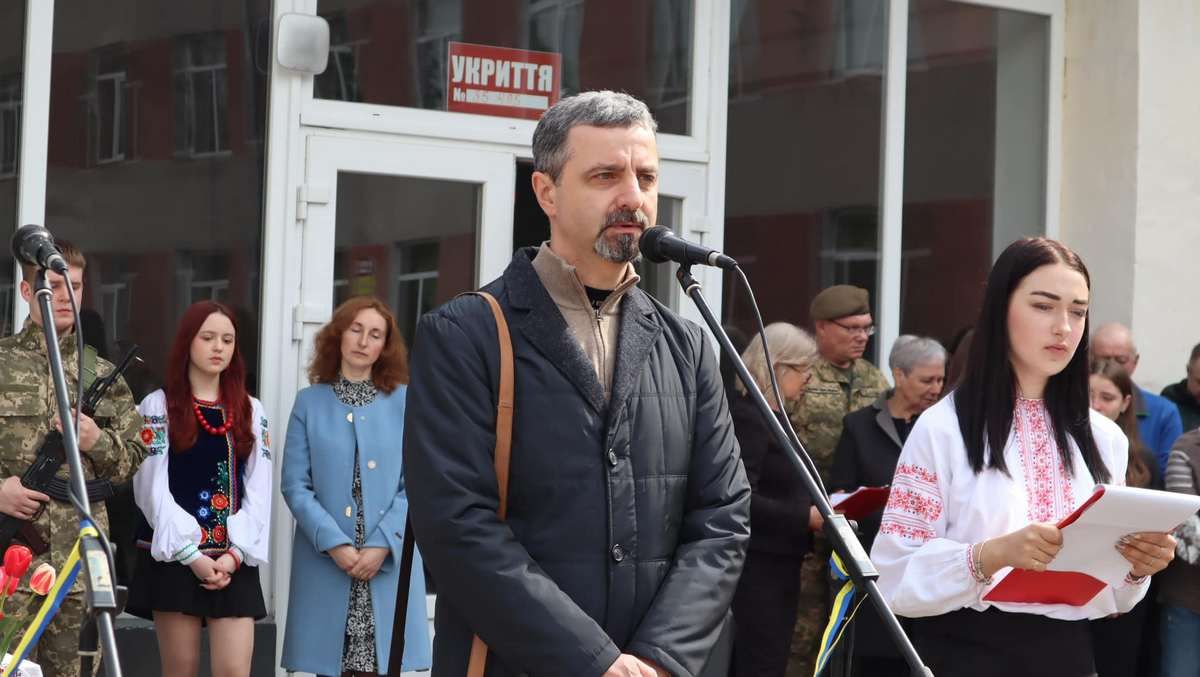 Меморіальну дошку Володимиру Барчуку відкрили на будівлі Коломийського ліцею №2 10