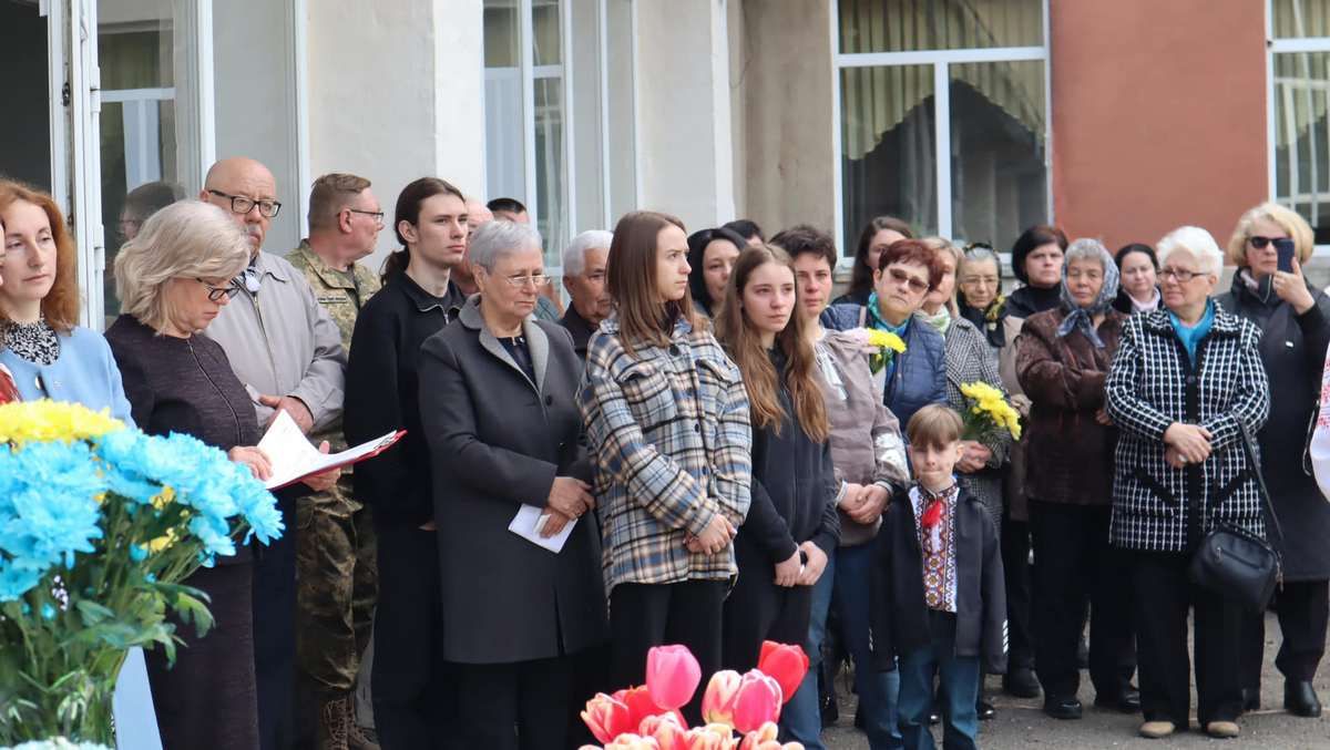 Меморіальну дошку Володимиру Барчуку відкрили на будівлі Коломийського ліцею №2 3