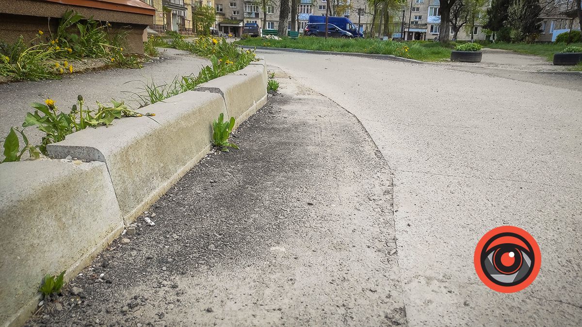 Що сталось із новою дорогою в мікрорайоні Коновальця-Валова Коломийської громади 8