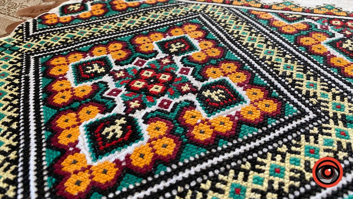 Давня вишивка у Святомихайлівському соборі 7