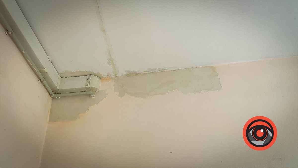 У амбулаторії на Леонтовича ліквідовують наслідки протікання даху 4