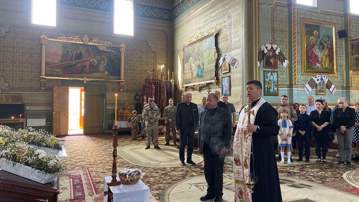 У Верховині відкрили меморіальну дошку Герою Дмитру Черкалюку 3