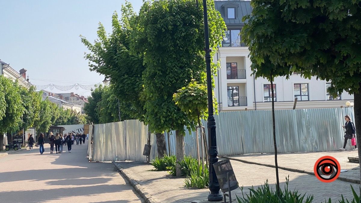 Реконструкція площі перед Писанкою розпочалась