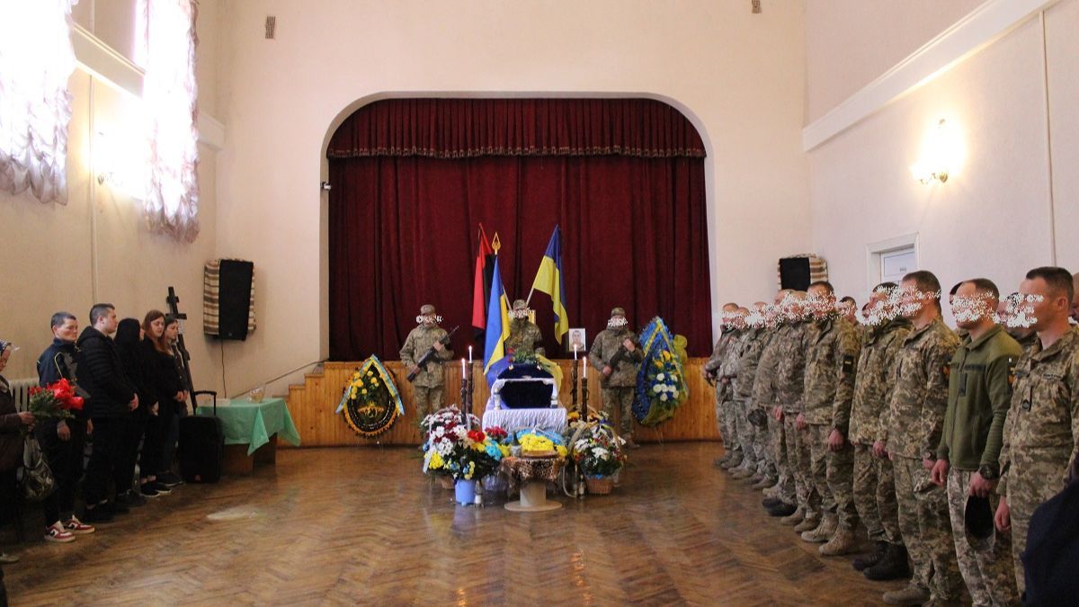 У Делятині провели в останню дорогу Героя Валерія Гончарова 1