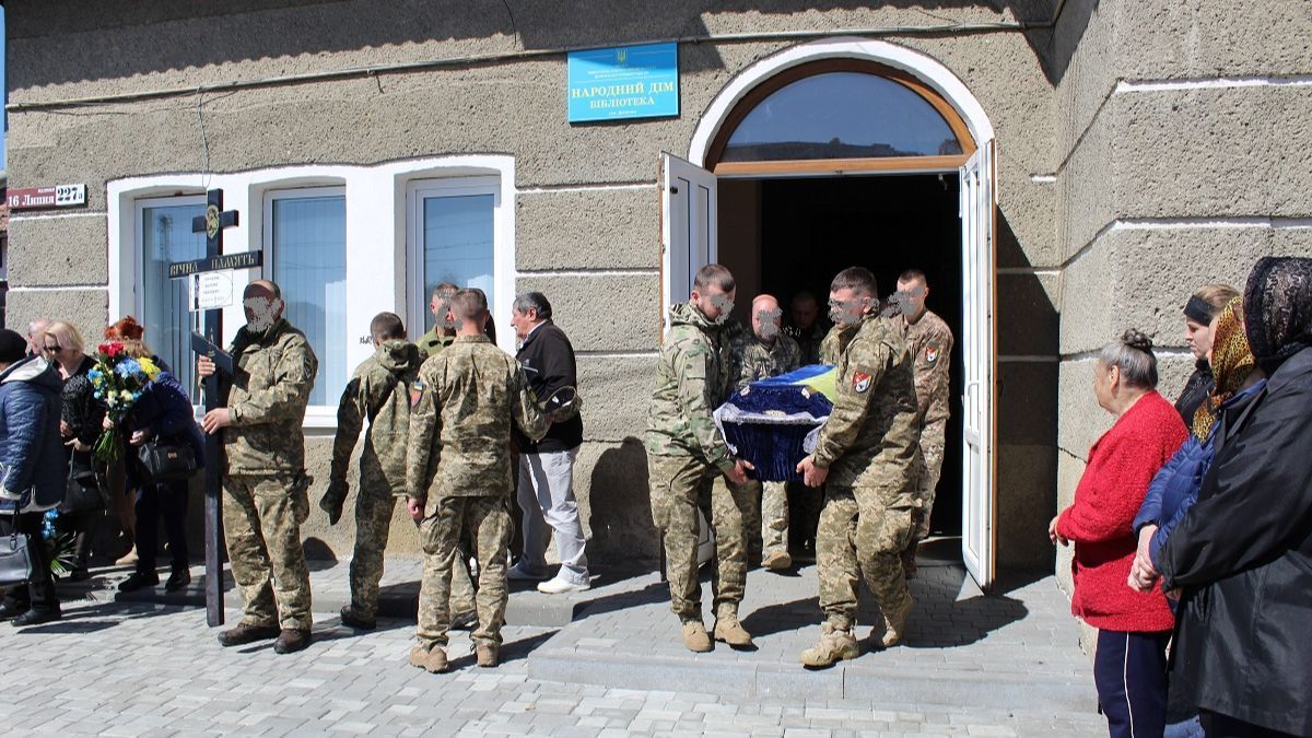 У Делятині провели в останню дорогу Героя Валерія Гончарова 3