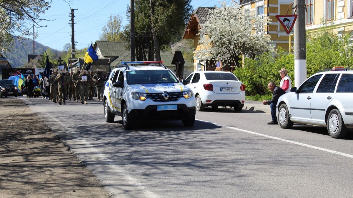У Делятині провели в останню дорогу Героя Валерія Гончарова 5