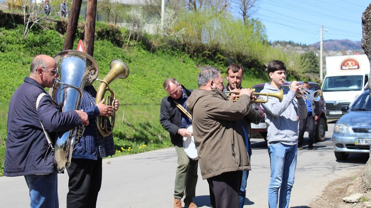 У Делятині провели в останню дорогу Героя Валерія Гончарова 6