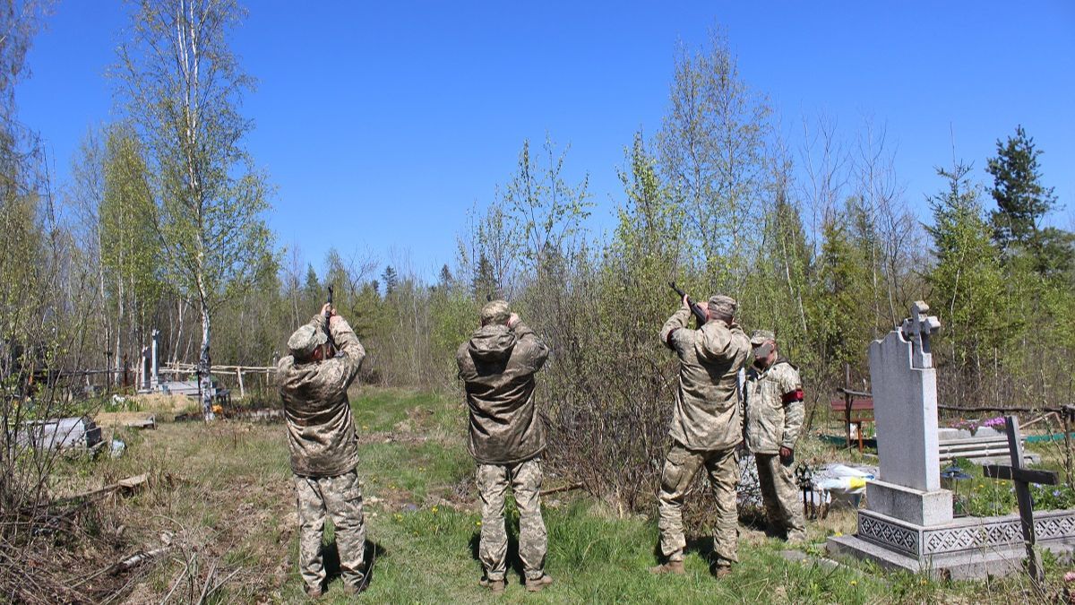 У Делятині провели в останню дорогу Героя Валерія Гончарова 8